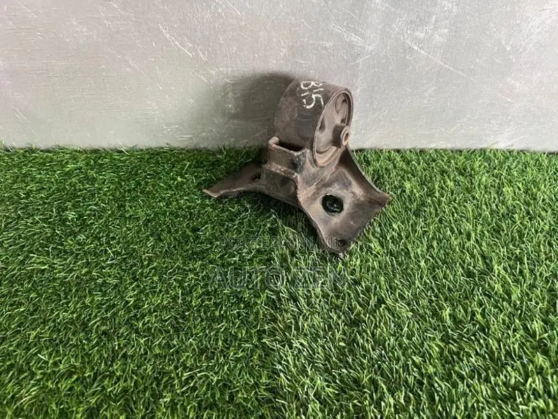 B15 Engine Mount