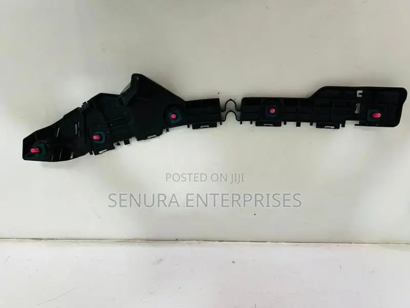 Toyota Voxy ZWR80 Rear Buffer Retainer R/H