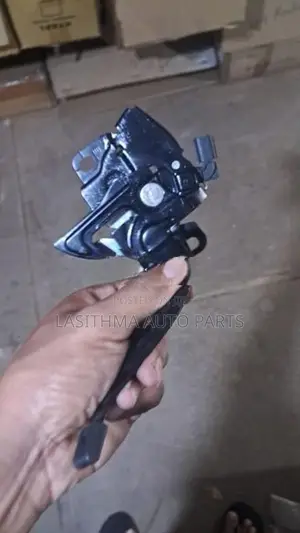 Vezel Bonnet Lock