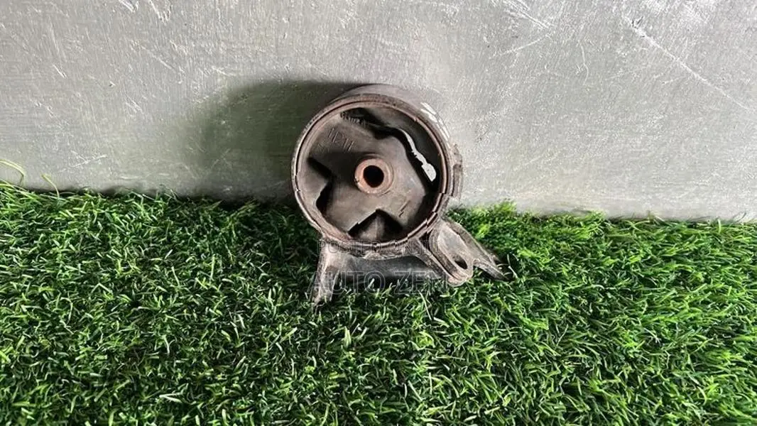 B13 Engine Mount