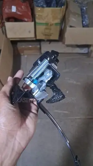 Vezel Bonnet Lock