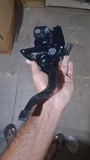Vezel Bonnet Lock