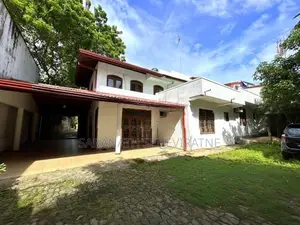 Solid House For Sale in Kotte - 300 meters to Rd