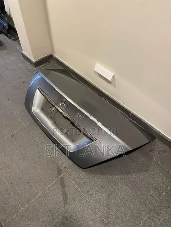 Genuine Mercedes C Class C180 C200 2013 W204 rear bootlid dicky