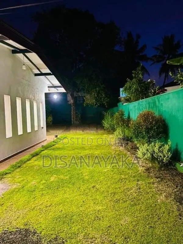 house with land for sale in Baththaramulla DS4040