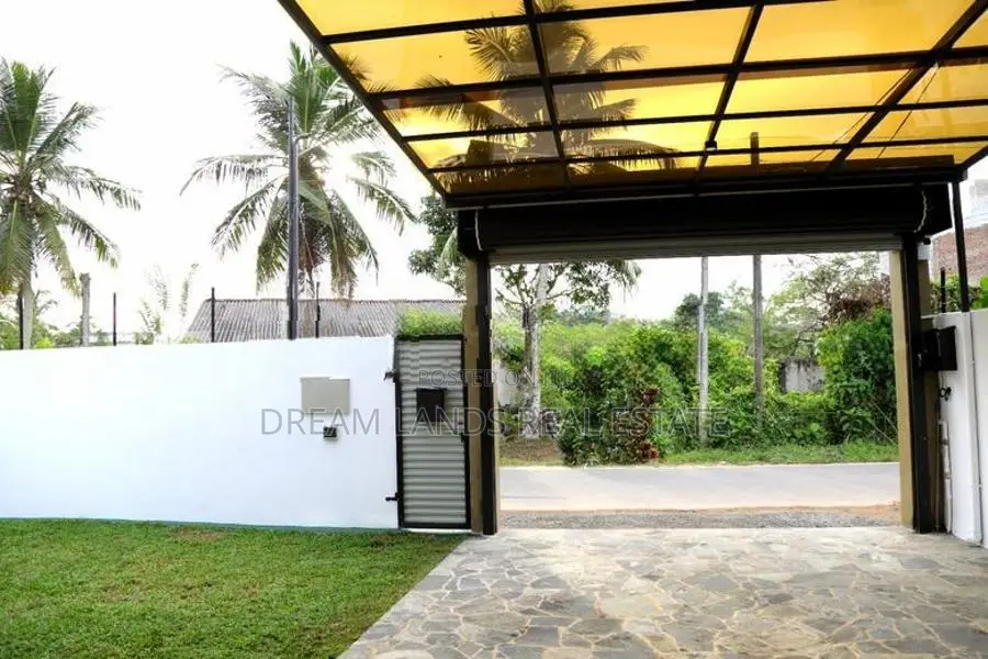 5Bed House for Sale in Kahathuduwa (SP897)