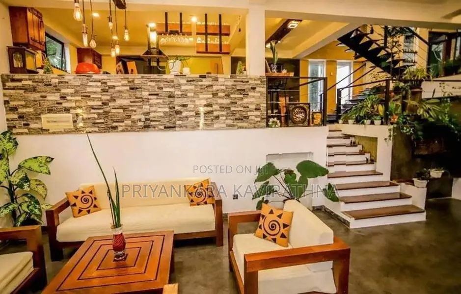 පේරාදෙනිය පිහිටි සුකෝපබෝගී අංගසම්පූර්ණ දෙමහල් නිවස විකිනීමට
