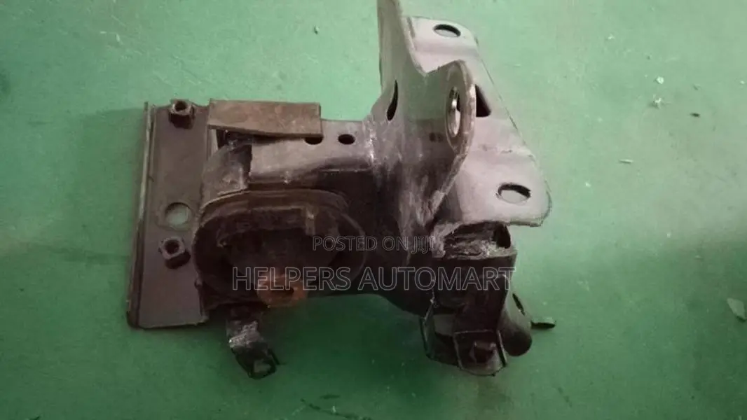 toyota Aqua NHp10 Gear box mount