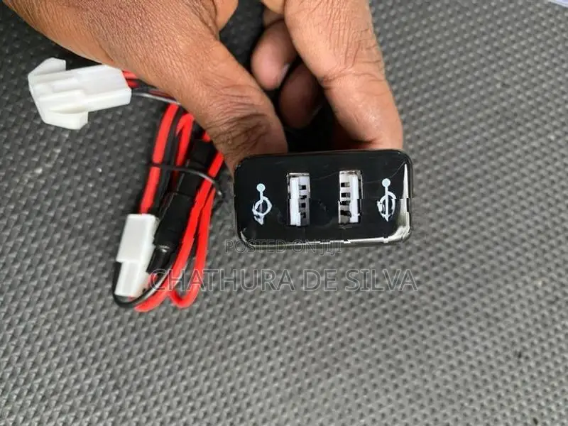 Hilux Vigo Revo USB Charge Socket