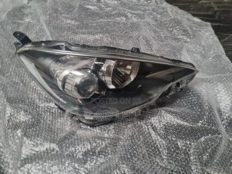 Toyota Aqua Head Light