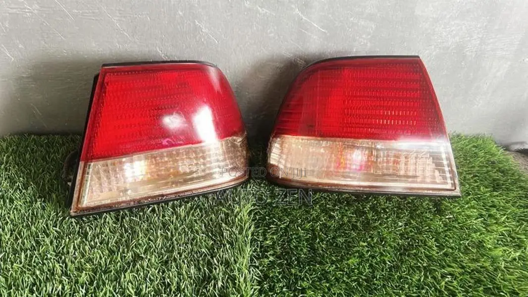 B15 Tail Light (Gold)