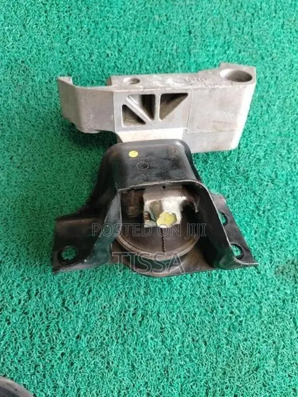 Nissan Note E11 Engine Mount