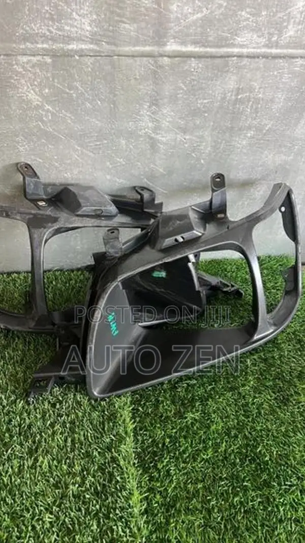 CR41 Headlight And Signal Frame Bracket