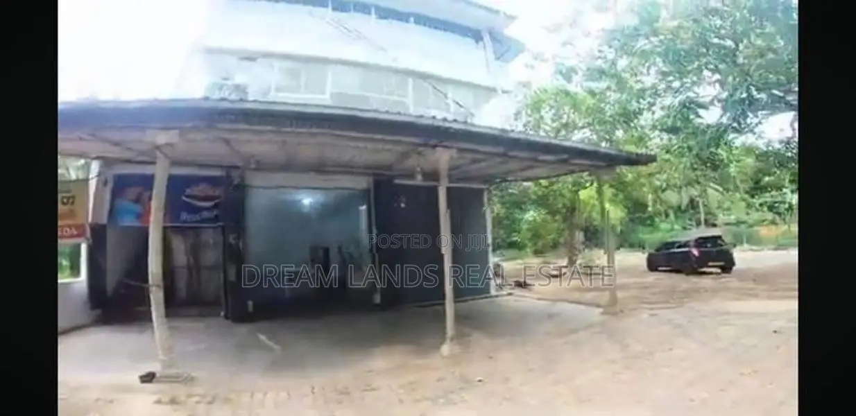 COMMERCIAL BUILDING FOR RENT IN YAKKALA (SP398)
