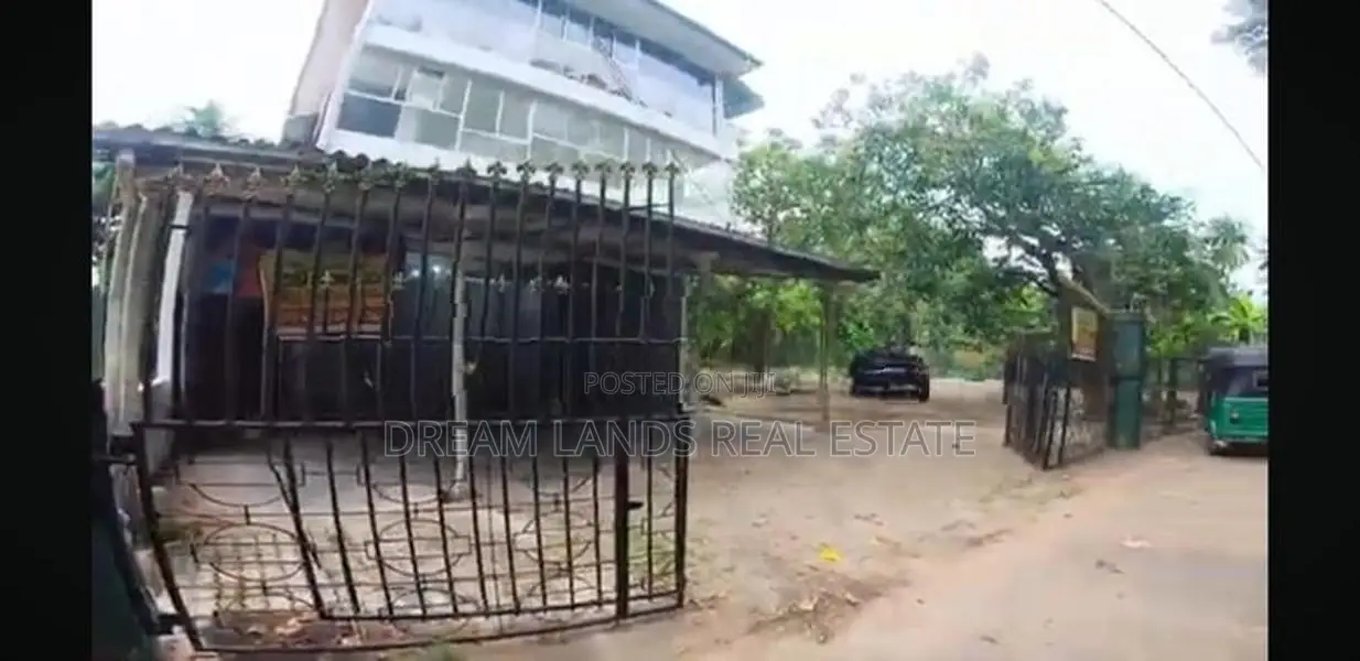 COMMERCIAL BUILDING FOR RENT IN YAKKALA (SP398)