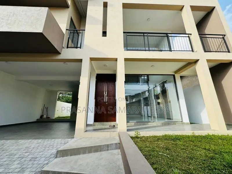 super luxury Brand New solid Modern 2 Story House-piliyandala
