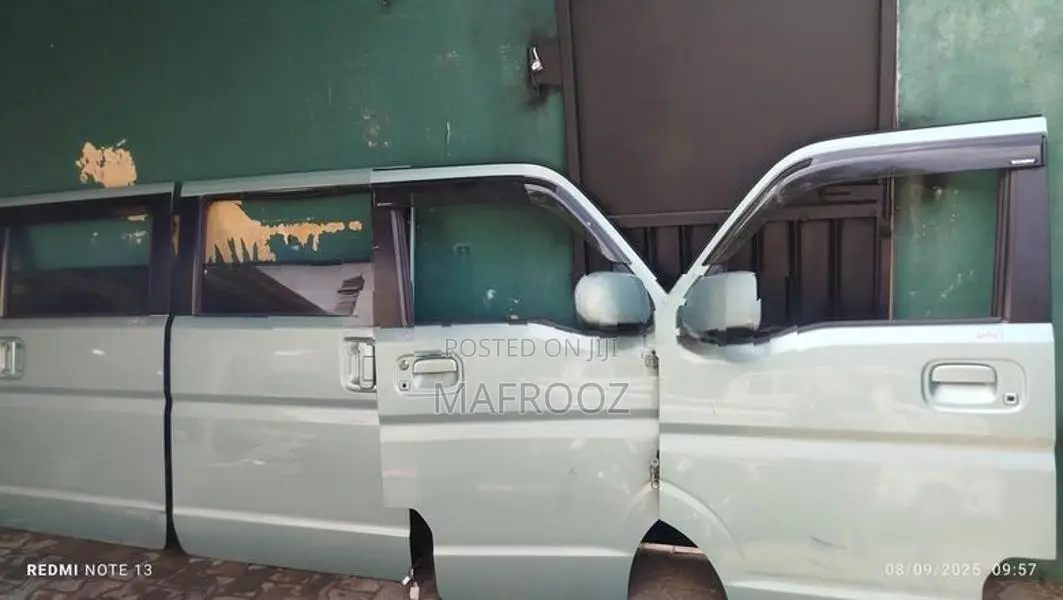 Suzuki Every Da17v Door Panel