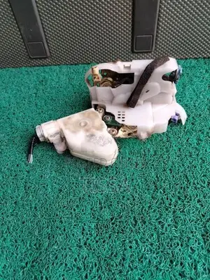Nissan X Trail T30 Front Door Lock Actuator