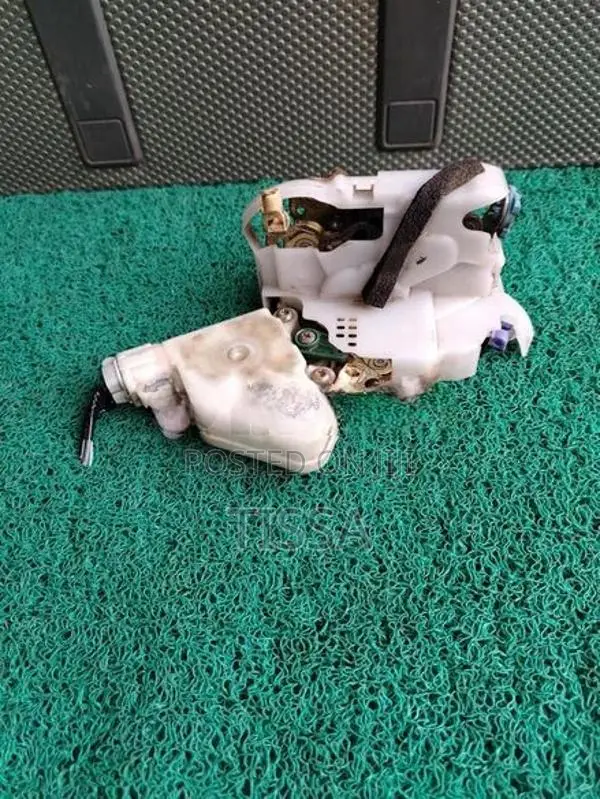Nissan X Trail T30 Front Door Lock Actuator
