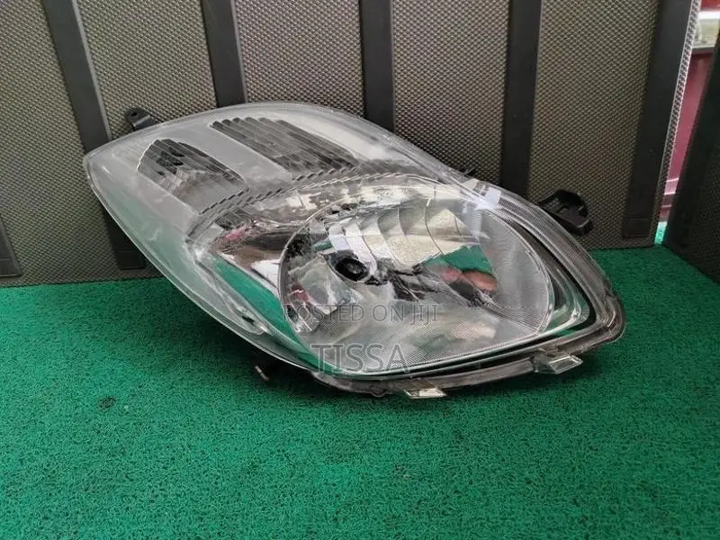 Toyota Vitz KSP90 Headlight