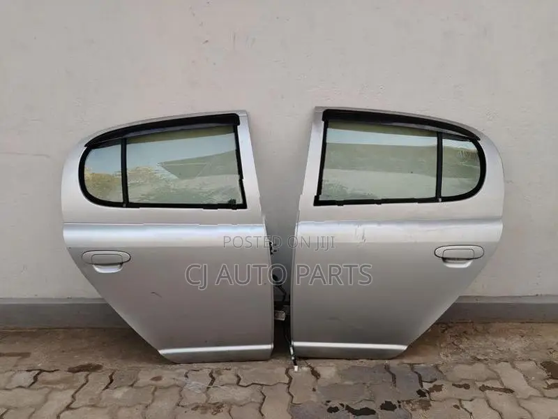Toyota Vitz SCP10 Door Set