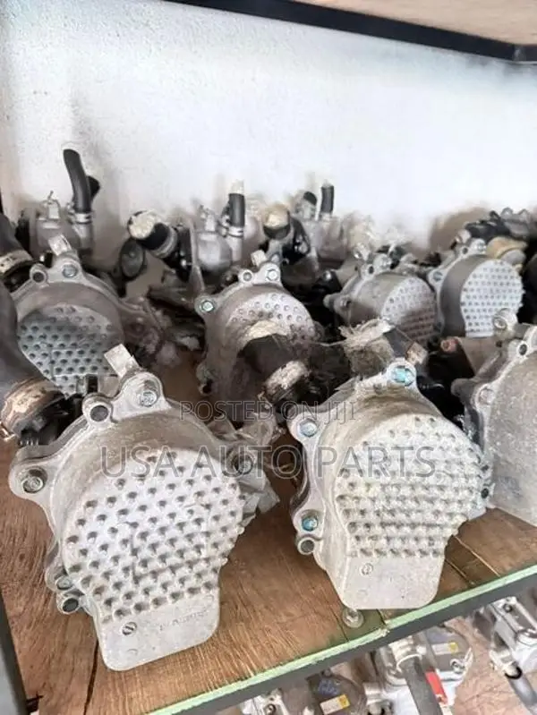 Toyota aqua NHP10 water pump