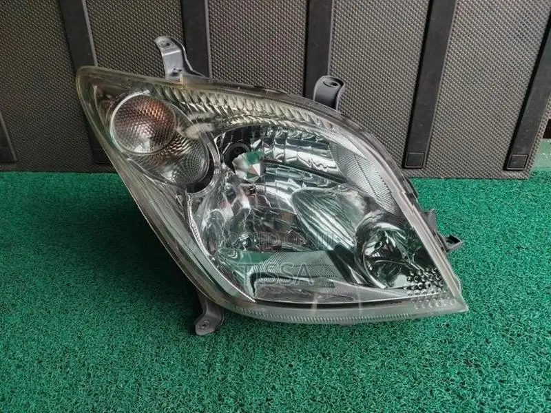 Toyota IST NCP 60 Xenon Headlight