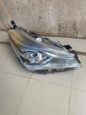 Toyota vitz head light