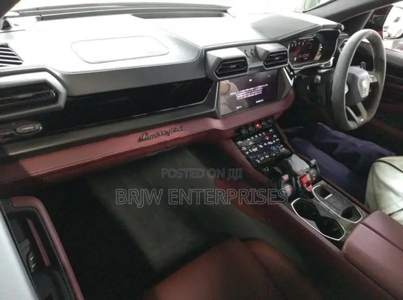 Lamborghini Urus Twin turbo V8 2025
