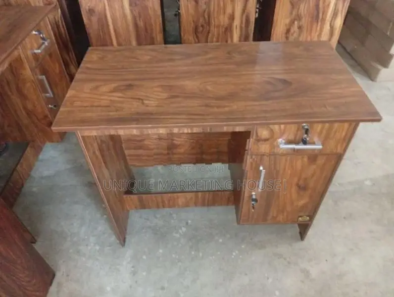 Modern Hi-Quality 3x1.5ft Hm Office Tables