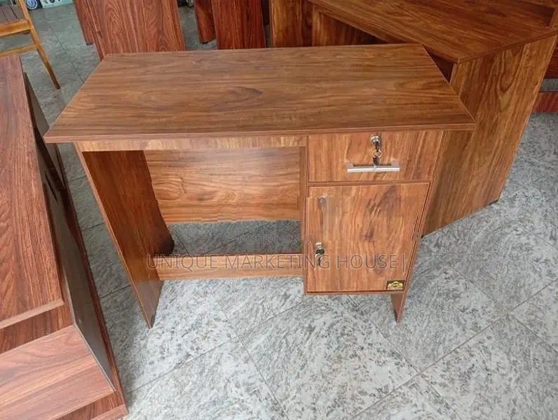 Modern Hi-Quality 3x1.5ft Hm Office Tables