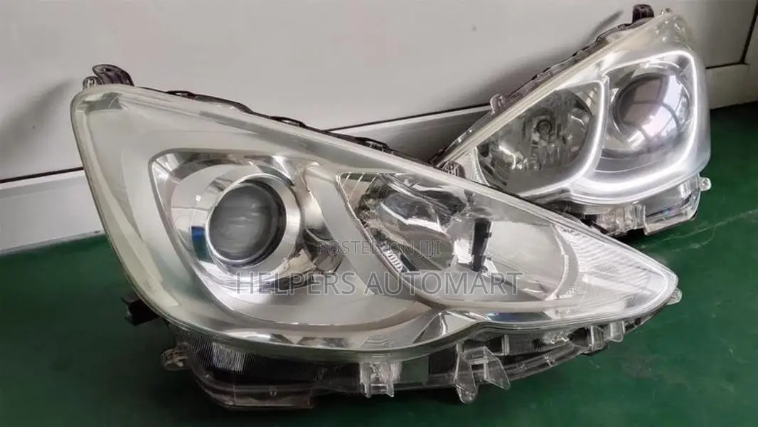 toyota Aqua NHP10 Head light