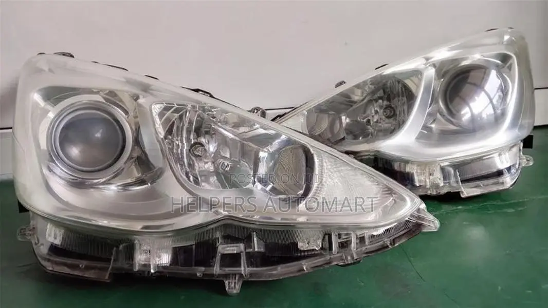 toyota Aqua NHP10 Head light