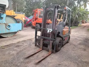 TCM GASOLINE 2.5TON FORKLIFT