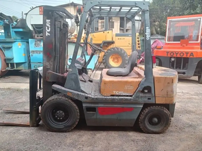 TCM GASOLINE 2.5TON FORKLIFT