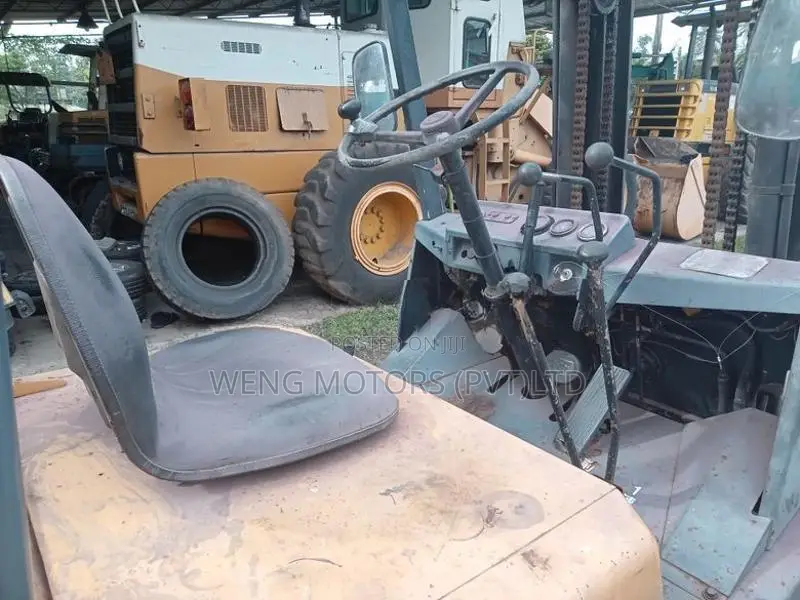 TCM GASOLINE 2.5TON FORKLIFT