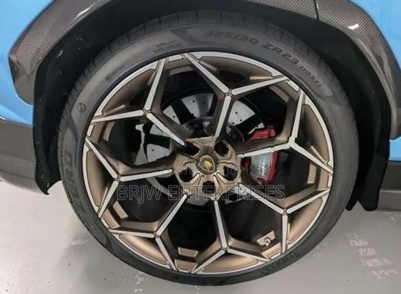 Lamborghini Urus 2024