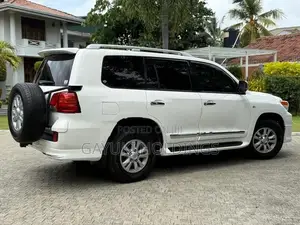Toyota Land Cruiser Sahara Lc 200 Modelista 2010
