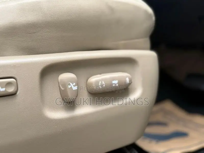 Toyota Land Cruiser Sahara Lc 200 Modelista 2010