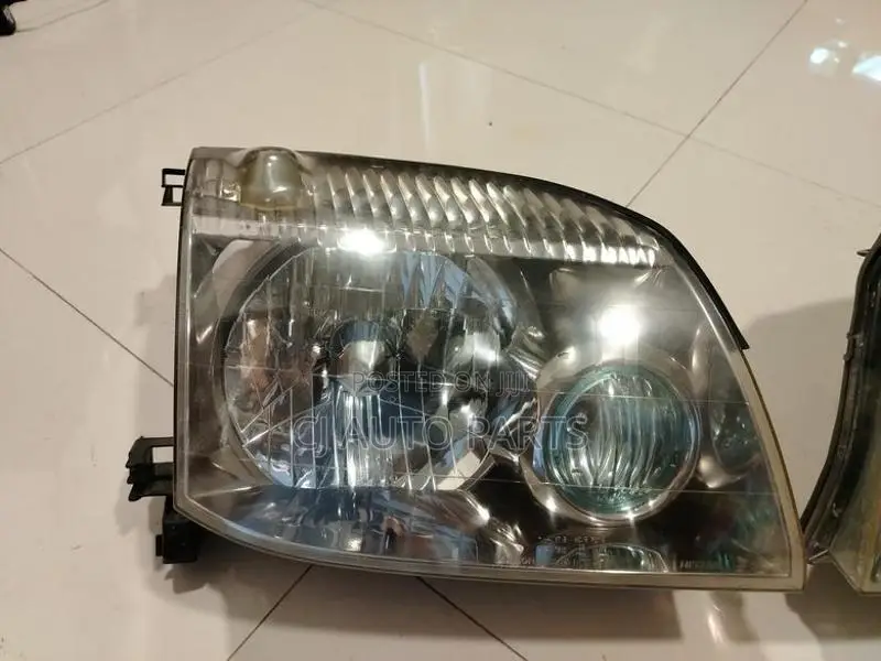 Nissan X Trail T30 Head Light
