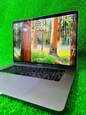 Apple Macbook Pro i7 (2018)Laptop