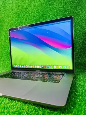 Apple Macbook Pro i7 (2018) Laptop