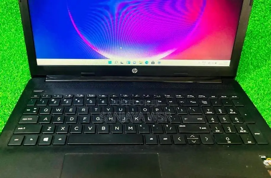 HP AMD Ryzen /8 GB RAM