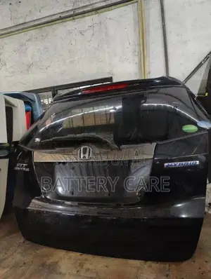 HONDA FIT GP7 DICKY DOOR