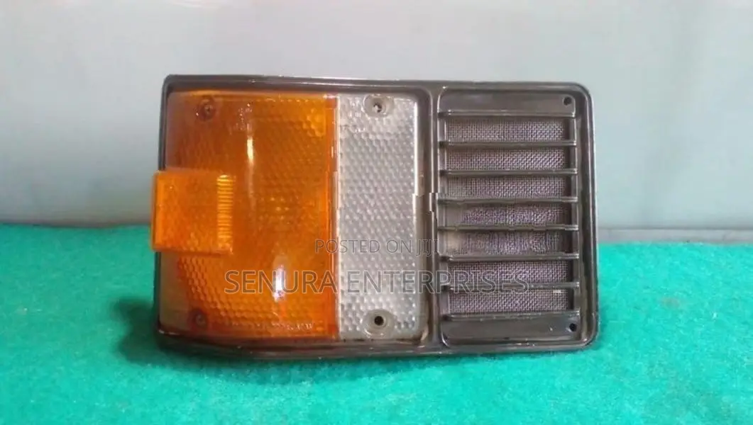 MITSUBISHI CANTER FUSO SIGNAL LIGHT RH