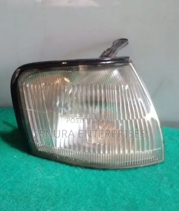 TOYOTA CROWN J ZS 141 SIGNAL LIGHT