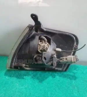 TOYOTA CROWN J ZS 141 SIGNAL LIGHT