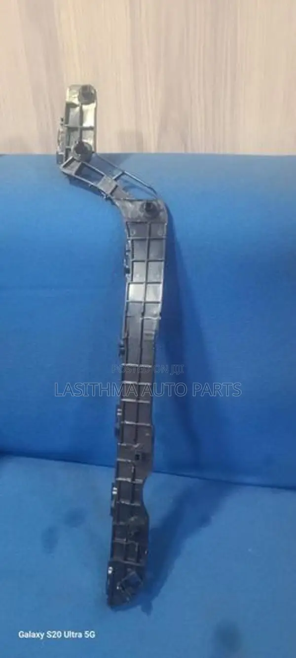 Prado 150 Rear Bumper Retainer