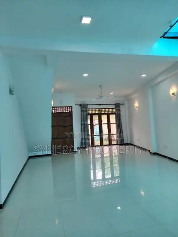 House for Sale Close to Athurugiriya Millennium City