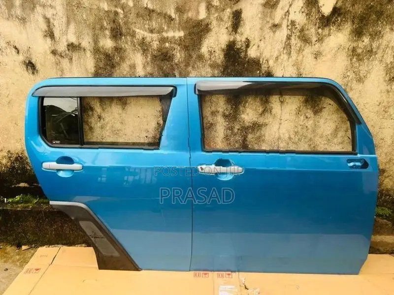Daihatsu Taft Door
